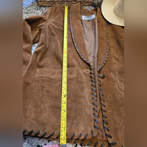 Wear On Earth brand. Leather jacket/ blazer. Size Med. 2 pockets. Metal button. - Picture 8 of 13